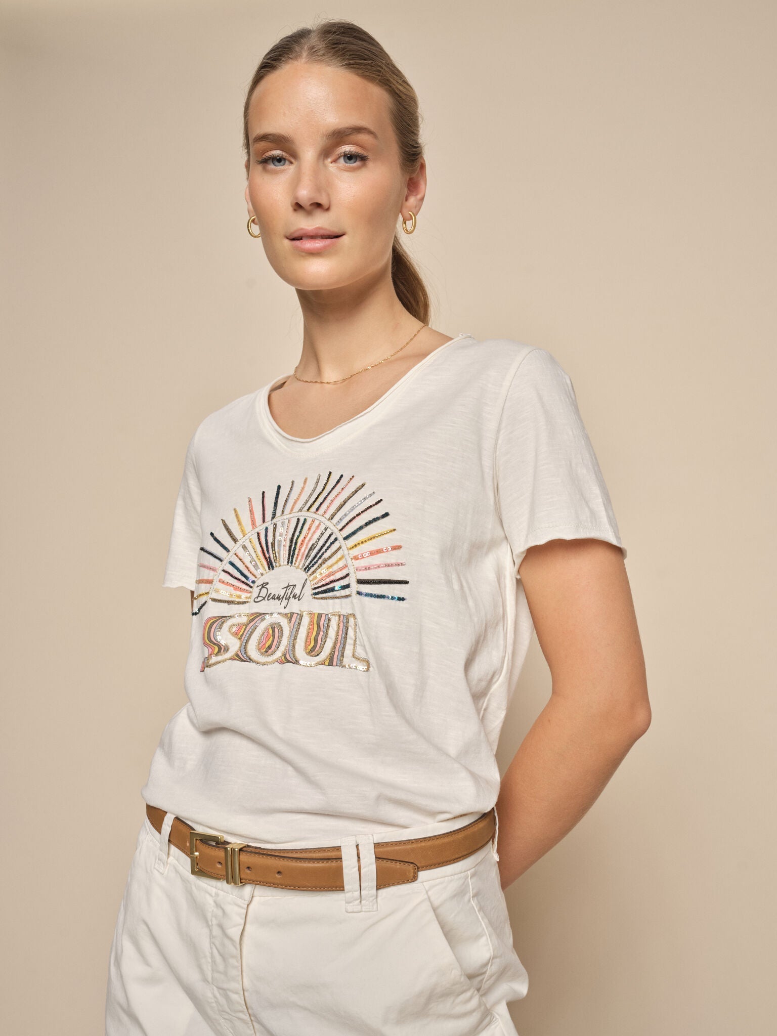 Modelshot / Ecru / Detail